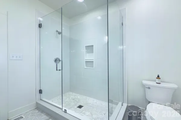 $869,000 | 526 Seldon Drive, Charlotte, NC 28216