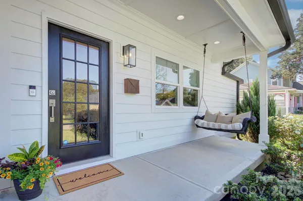 $869,000 | 526 Seldon Drive, Charlotte, NC 28216