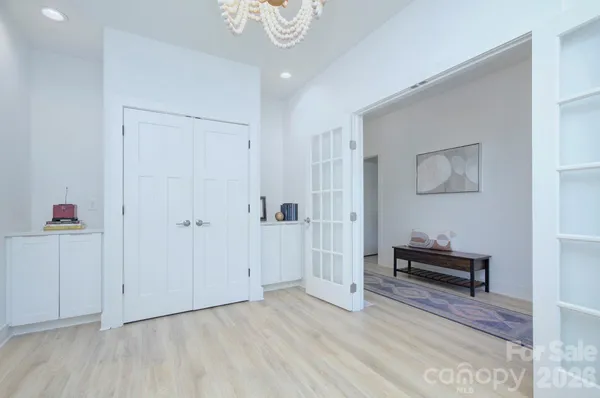 $869,000 | 526 Seldon Drive, Charlotte, NC 28216
