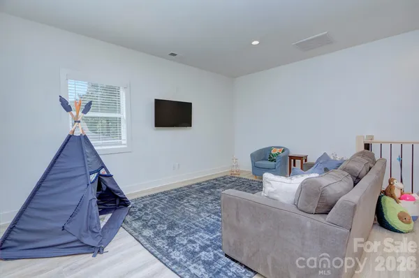 $869,000 | 526 Seldon Drive, Charlotte, NC 28216