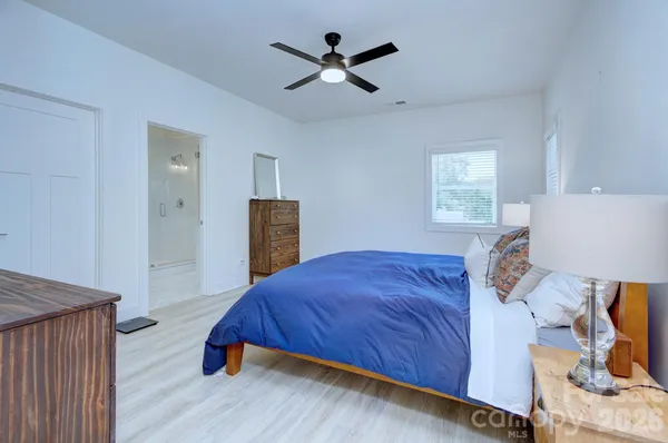 $869,000 | 526 Seldon Drive, Charlotte, NC 28216