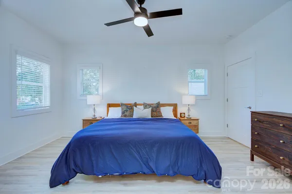$869,000 | 526 Seldon Drive, Charlotte, NC 28216