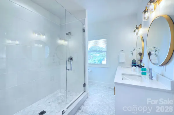 $869,000 | 526 Seldon Drive, Charlotte, NC 28216