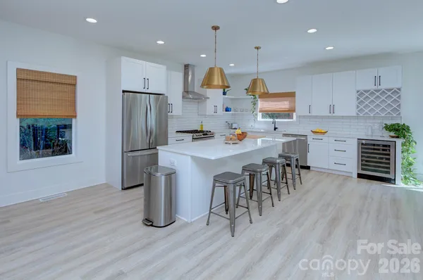 $869,000 | 526 Seldon Drive, Charlotte, NC 28216