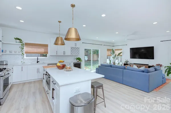 $869,000 | 526 Seldon Drive, Charlotte, NC 28216
