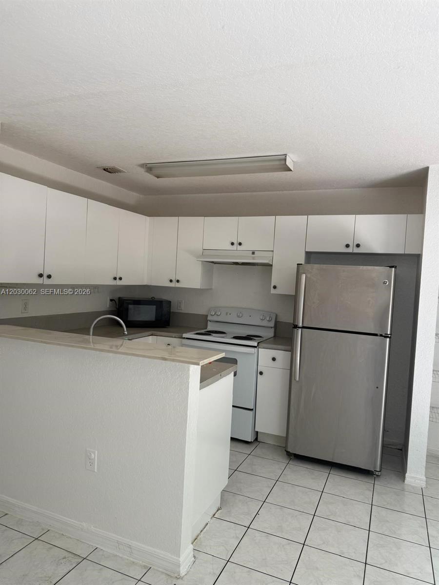 136 Hidden Ct Road, Unit 22D Hollywood, FL 33023 - Photo 2 of 9