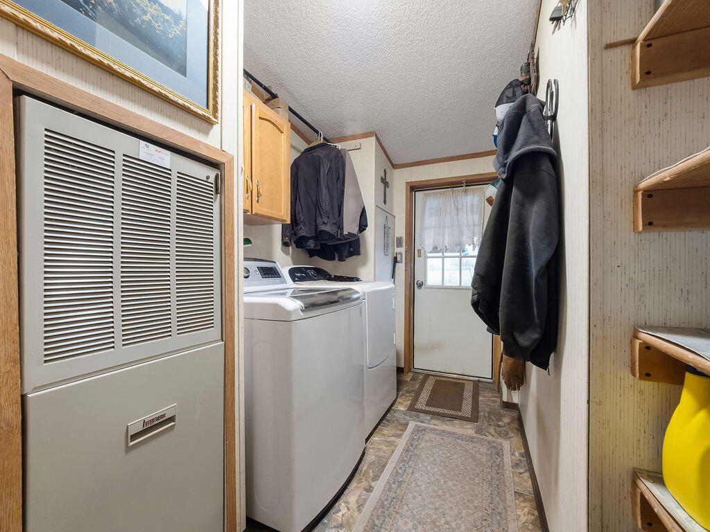 13779 Matney Road Klamath Falls, OR 97603 - Photo 18 of 26 PC170060