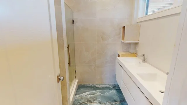 a close up view of a washer and dryer