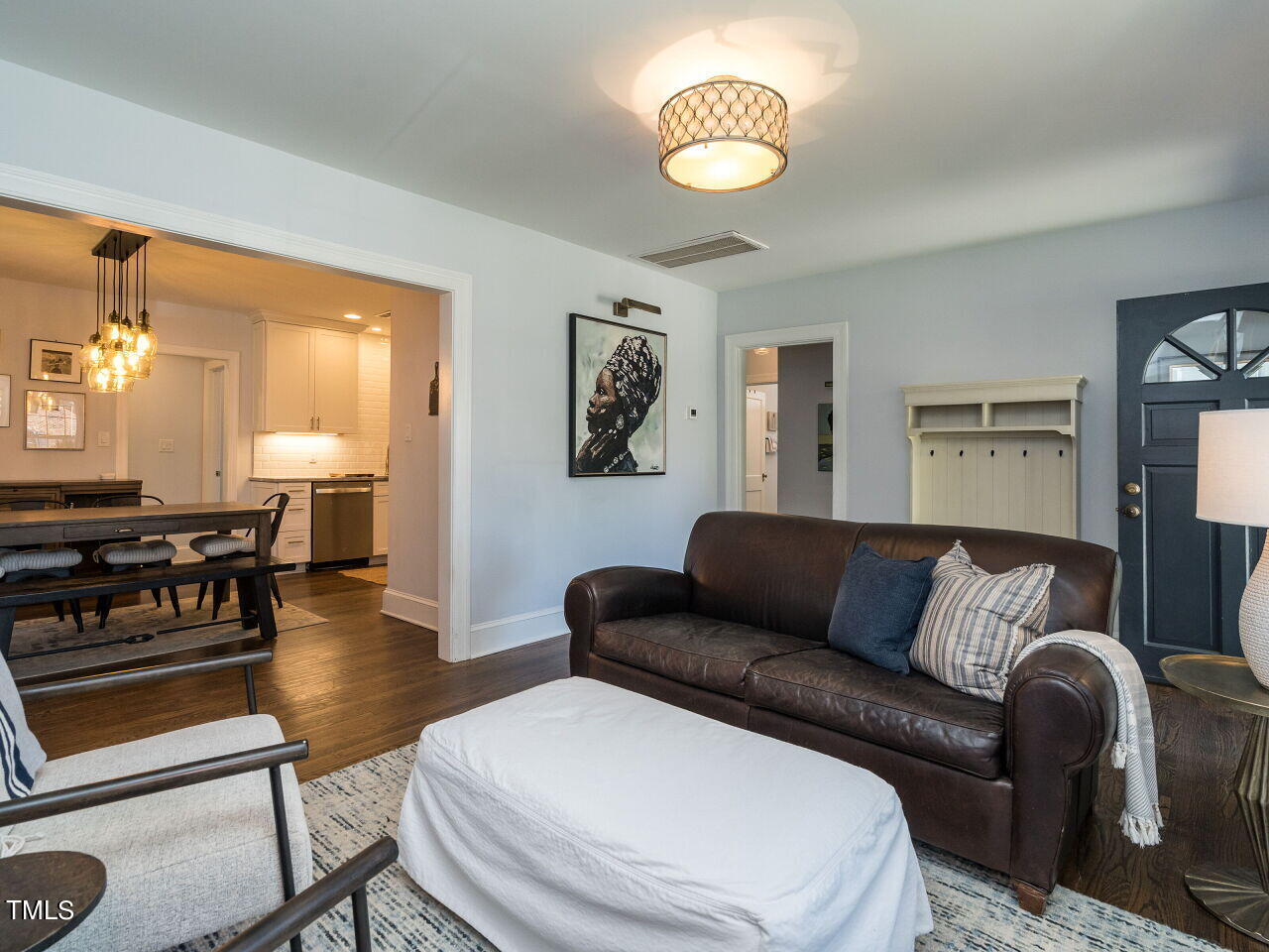1004 Benjamin Street Raleigh, NC 27604 - Photo 6 of 27 008-1280x960-family-room