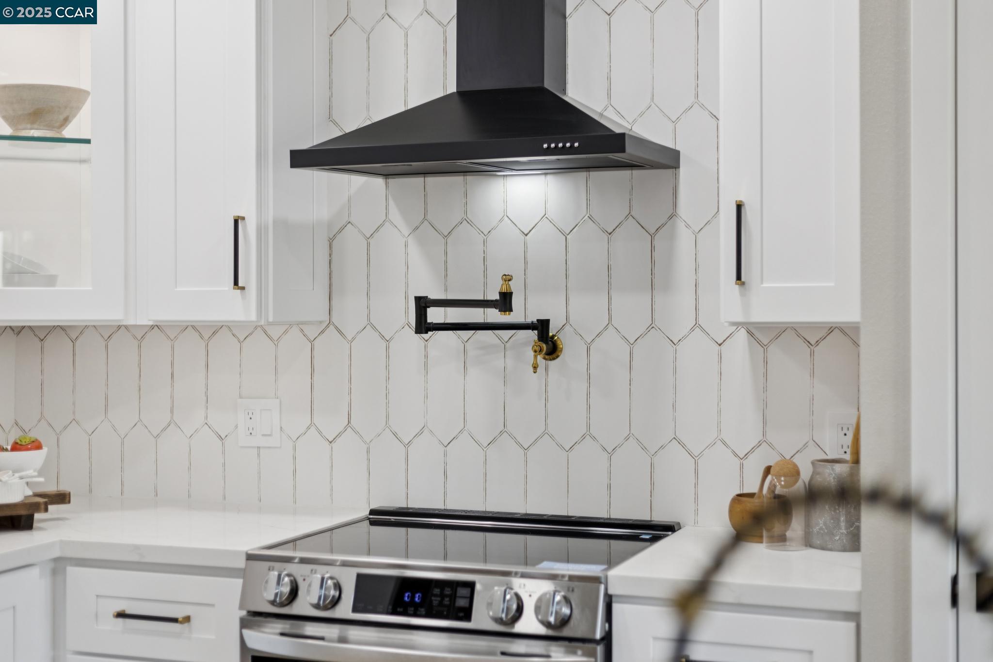 2101 Golden Rain Road, Unit 14 Walnut Creek, CA 94595 - Photo 7 of 52 a bathroom with a shower