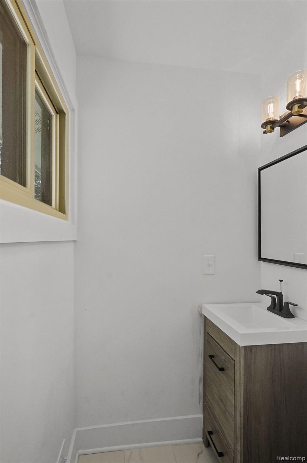 2758 Hillendale Drive Rochester, MI 48309 - Photo 13 of 23 Gallery Image 13