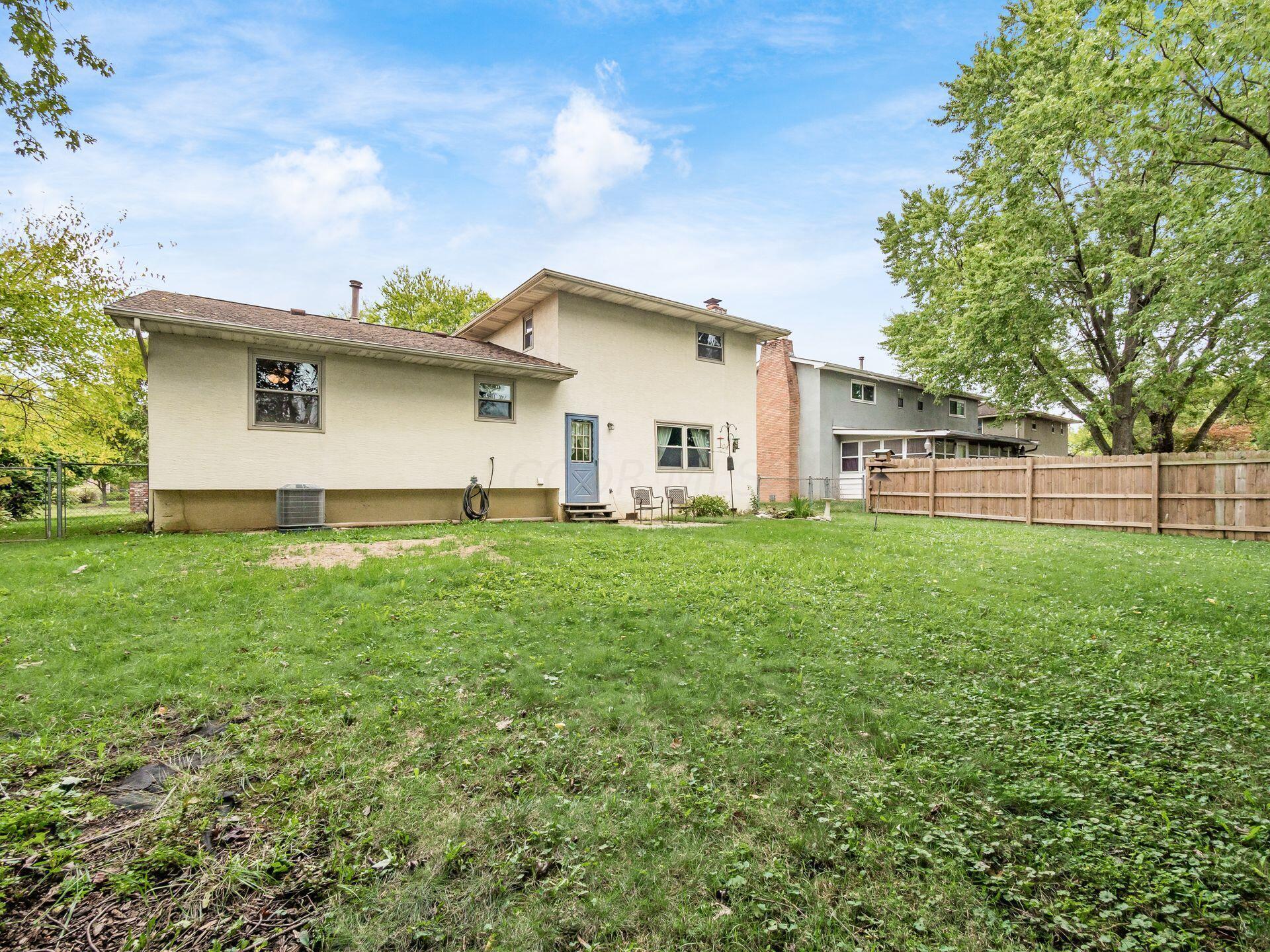 1891 Fairhaven Road Columbus, OH 43229 - Photo 29 of 36 Large fenced backyard!