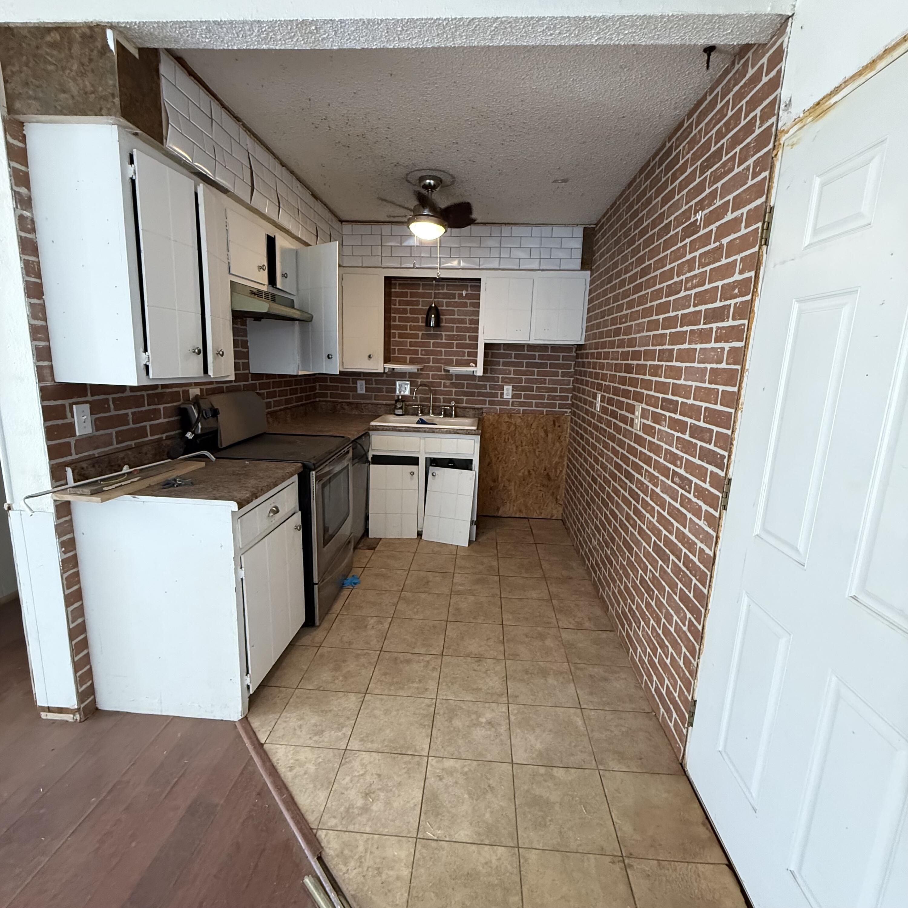 5608 46th Street Lubbock, TX 79414 - Photo 4 of 11 IMG_1079