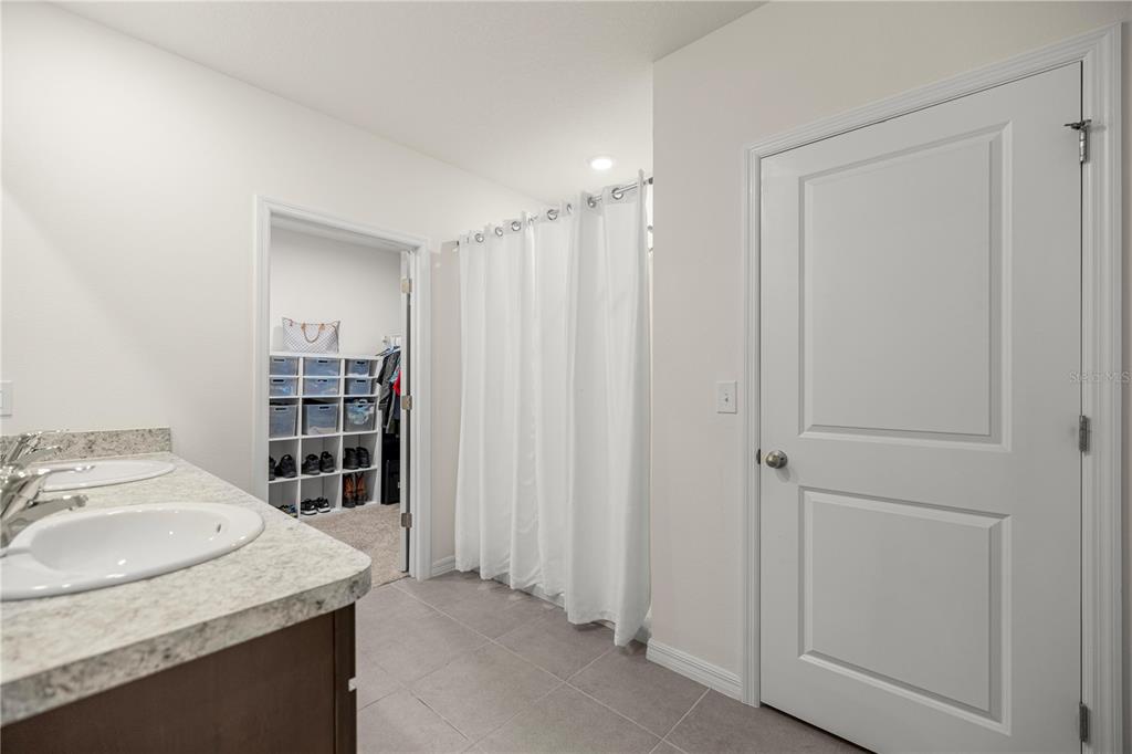 3833 Southeast 98th Place Belleview, FL 34420 - Photo 30 of 34 a bathroom with a granite countertop sink and a mirror
