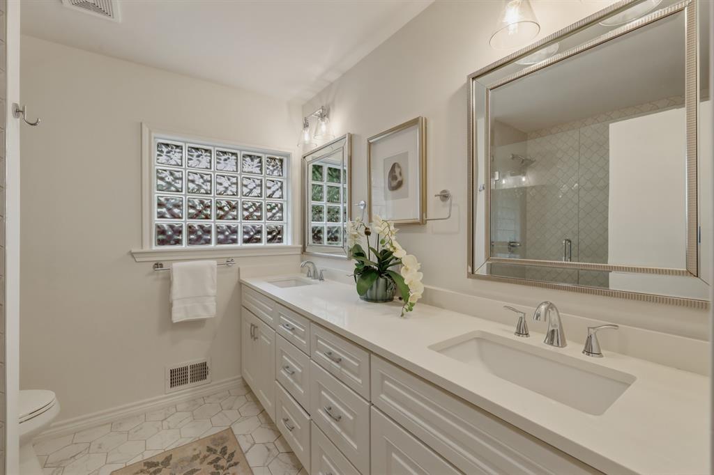 6106 Rincon Way Dallas, TX 75214 - Photo 12 of 27