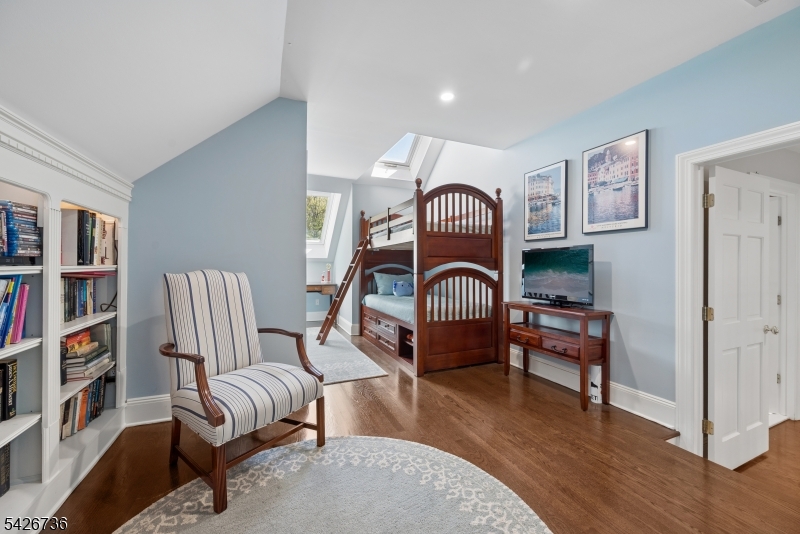 110 Chelsea Watchung, NJ 07069 - Photo 27 of 43