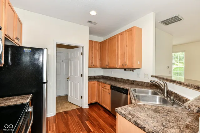 $2,000 | 4012 Weston Pointe Drive, Zionsville, IN 46077