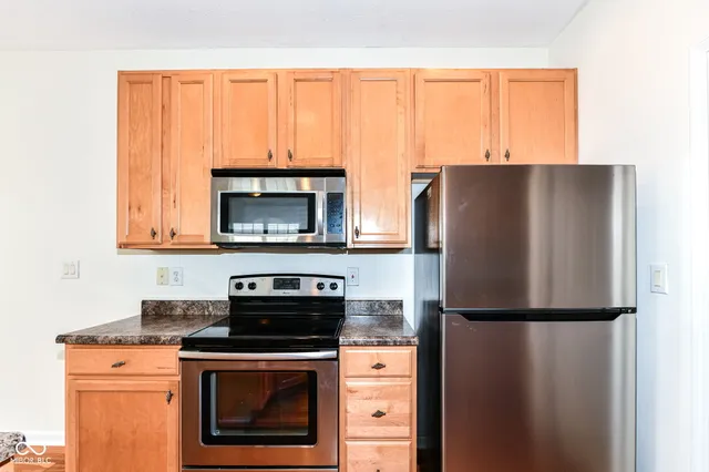 $2,000 | 4012 Weston Pointe Drive, Zionsville, IN 46077