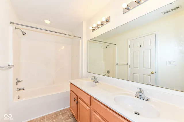 $2,000 | 4012 Weston Pointe Drive, Zionsville, IN 46077