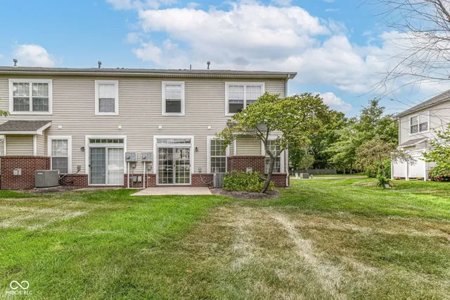 $2,000 | 4012 Weston Pointe Drive, Zionsville, IN 46077