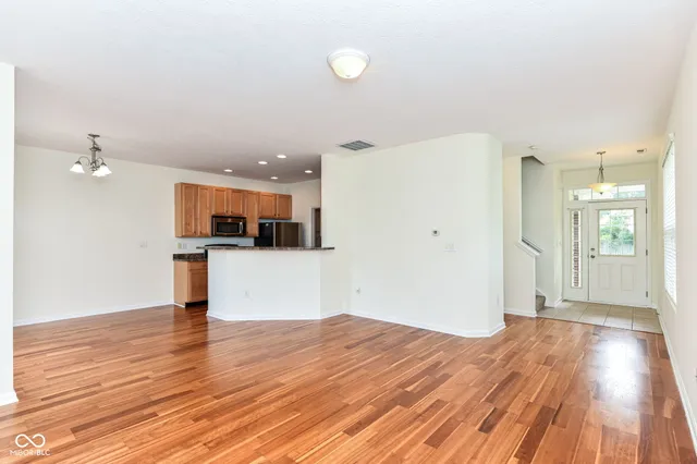 $2,000 | 4012 Weston Pointe Drive, Zionsville, IN 46077