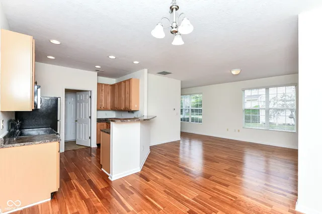 $2,000 | 4012 Weston Pointe Drive, Zionsville, IN 46077