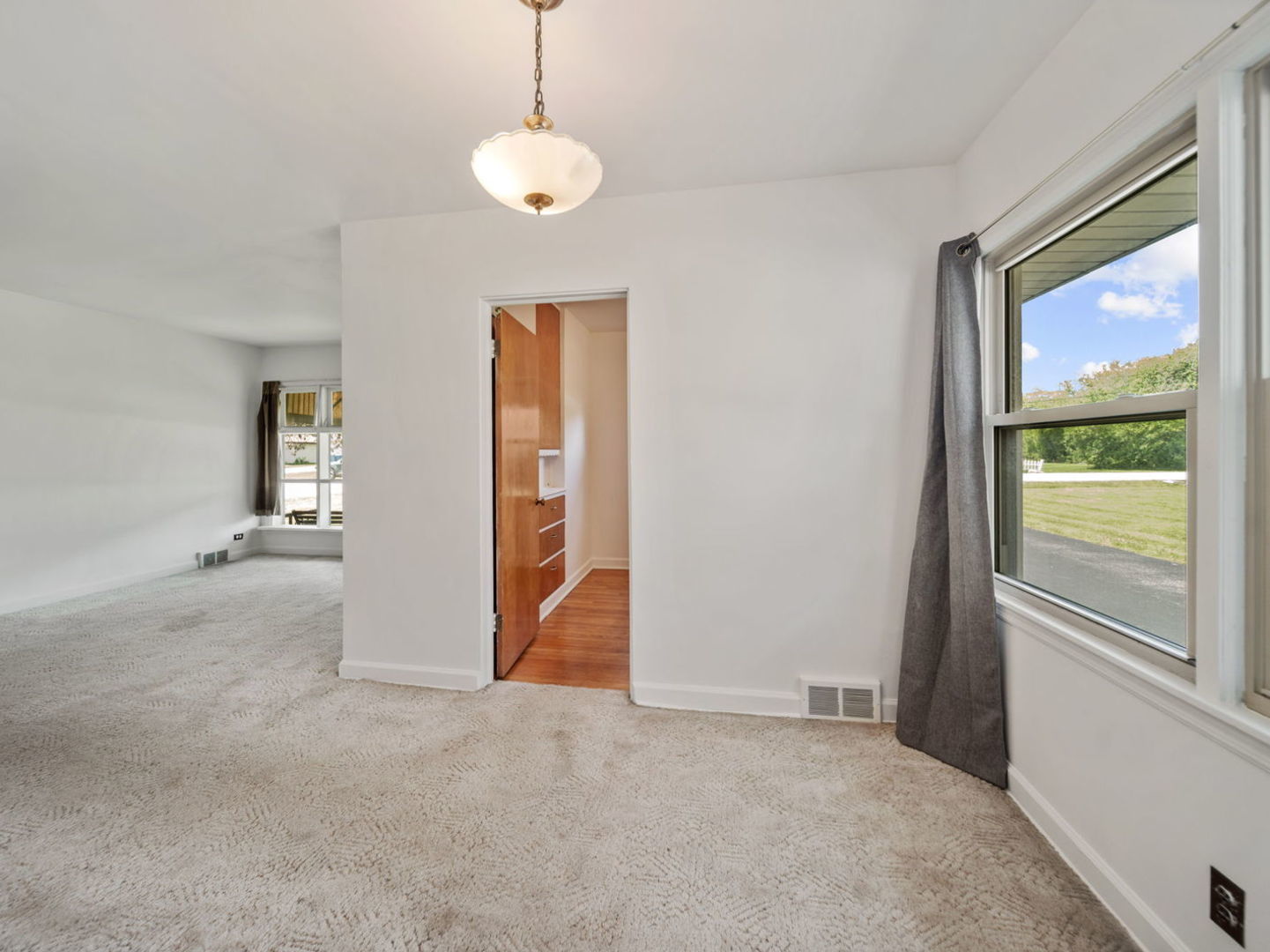 4N365 9th Avenue Addison, IL 60101 - Photo 16 of 24 a view of an empty room with window
