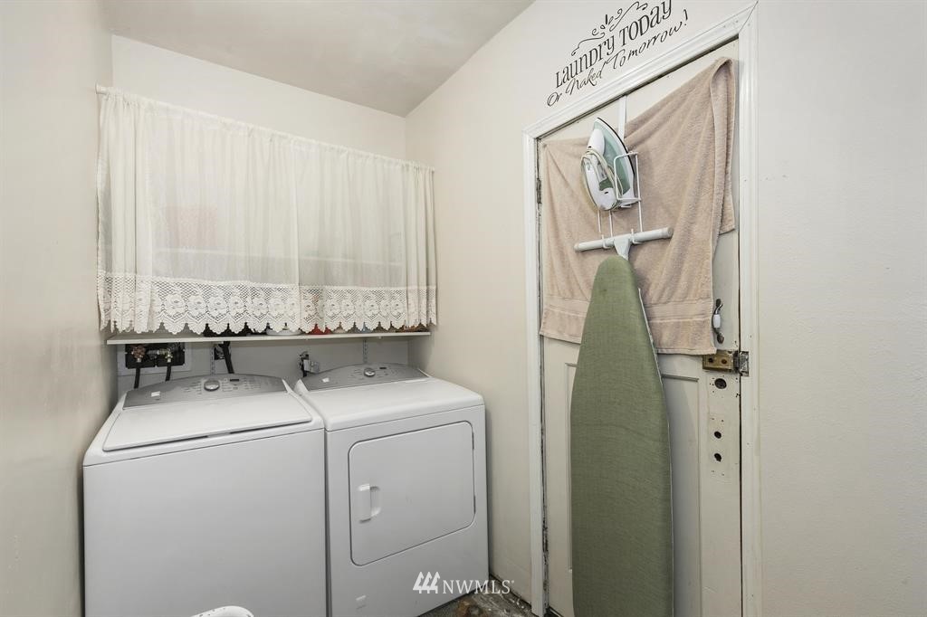 1715 Rocky Point Road Northwest Bremerton, WA 98312 - Photo 11 of 14 Gallery Image 11
