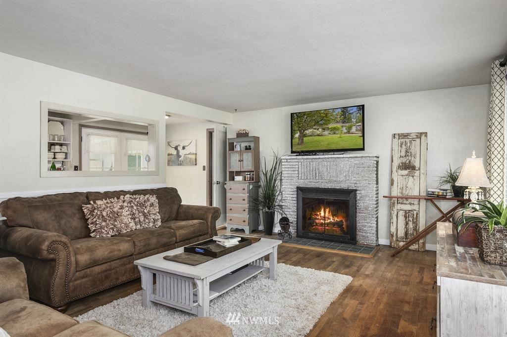 1715 Rocky Point Road Northwest Bremerton, WA 98312 - Photo 3 of 14 Gallery Image 3