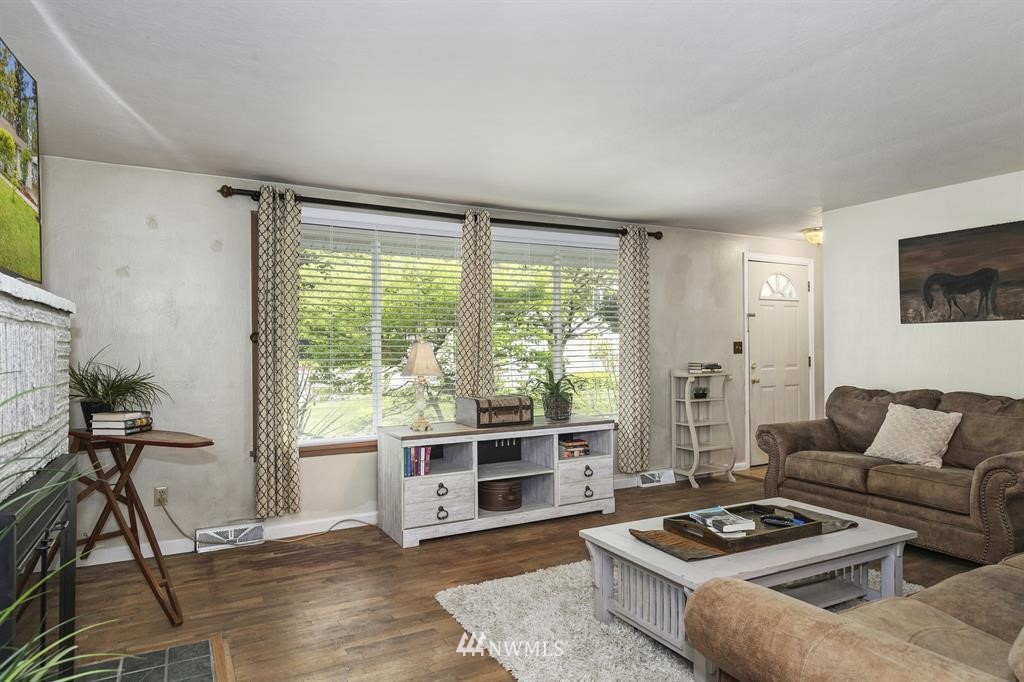 1715 Rocky Point Road Northwest Bremerton, WA 98312 - Photo 4 of 14 Gallery Image 4