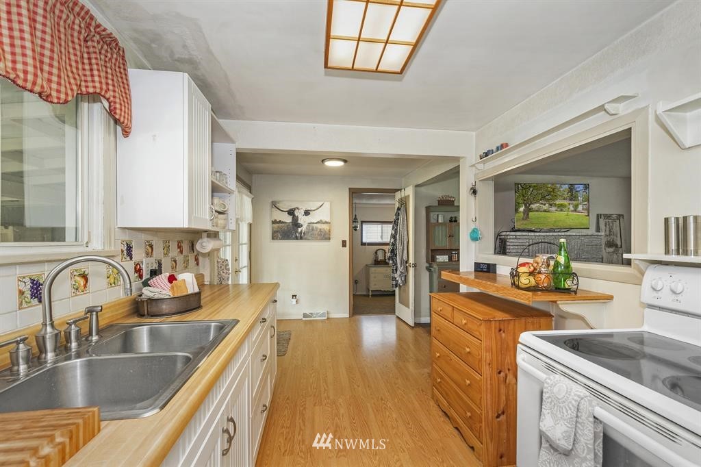 1715 Rocky Point Road Northwest Bremerton, WA 98312 - Photo 5 of 14 Gallery Image 5