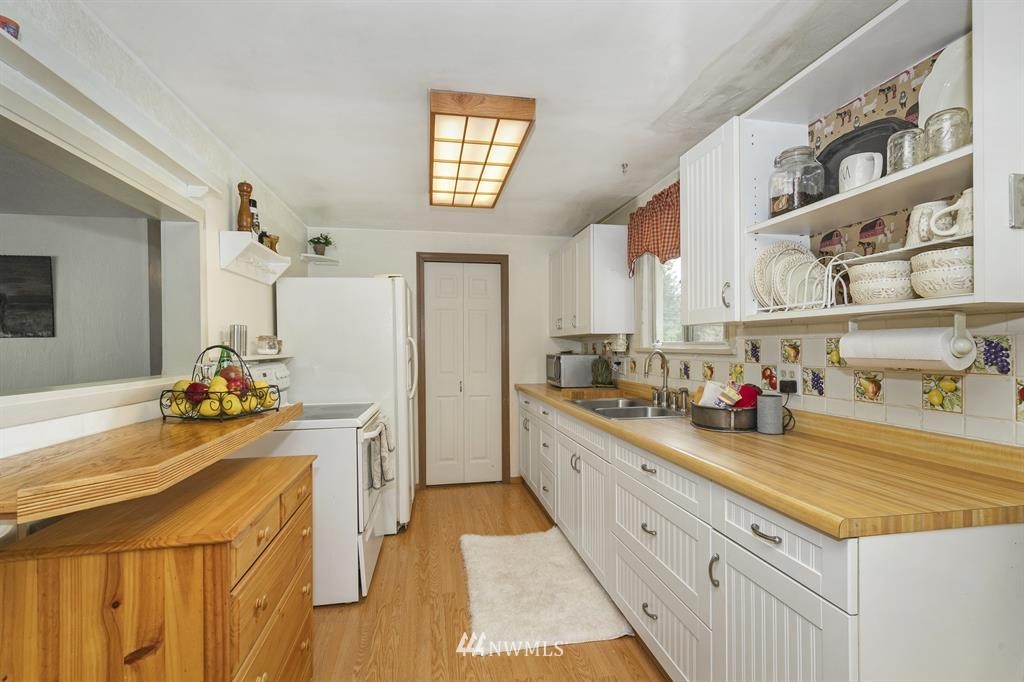 1715 Rocky Point Road Northwest Bremerton, WA 98312 - Photo 6 of 14 Gallery Image 6