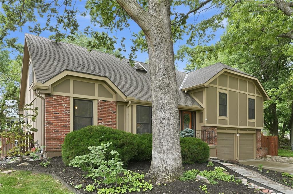 11809 Rosehill Road Overland Park, KS 66210 - Photo 4 of 38