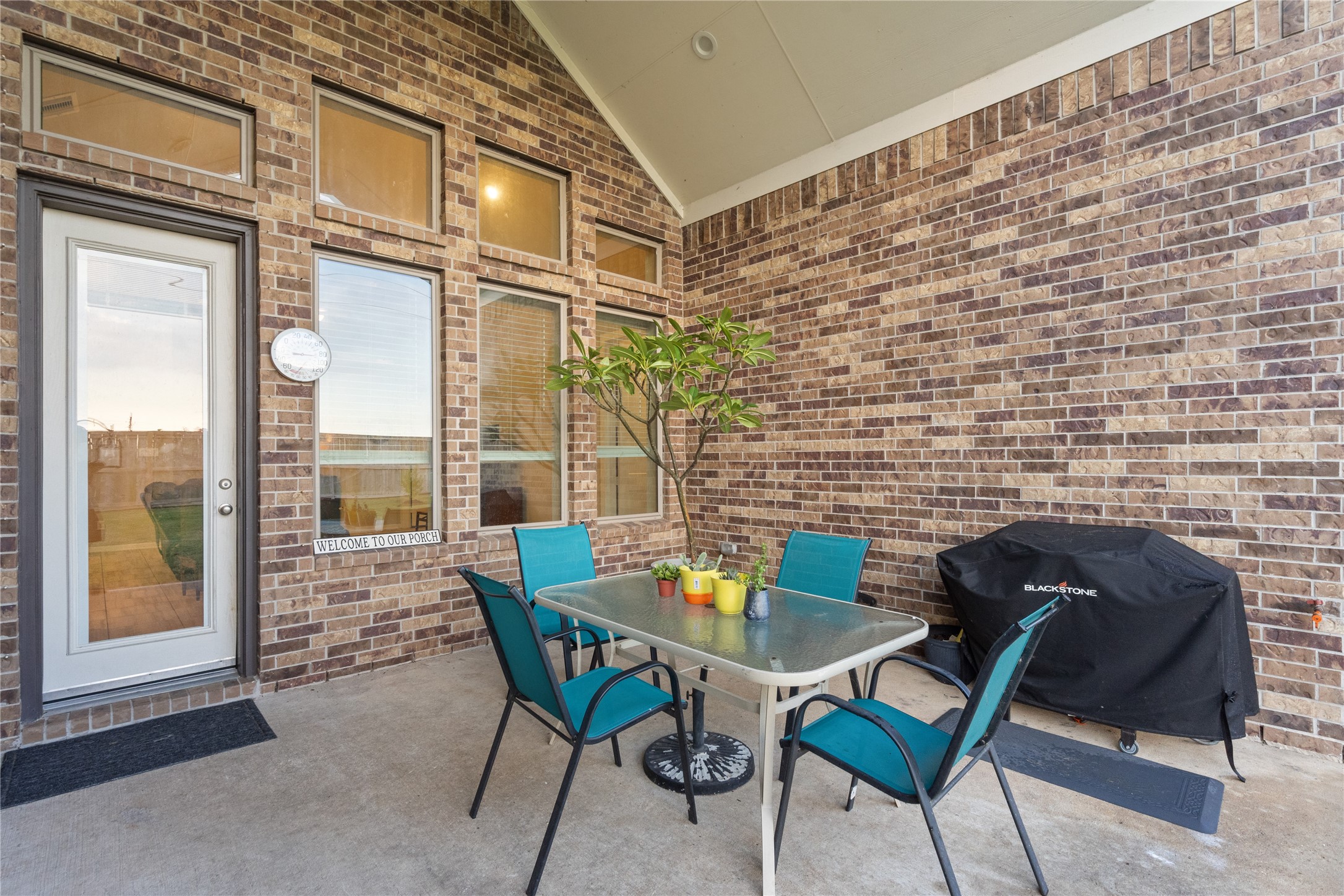 5814 Lavaca Lane Manvel, TX 77578 - Photo 36 of 37 a view of a patio with a table and chairs
