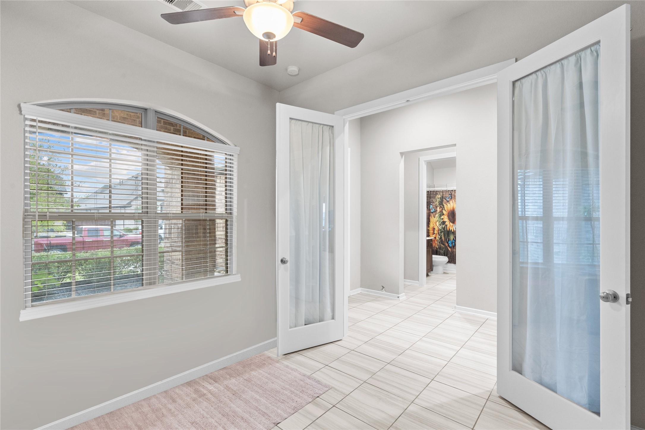 5814 Lavaca Lane Manvel, TX 77578 - Photo 6 of 37 a view of livingroom with window