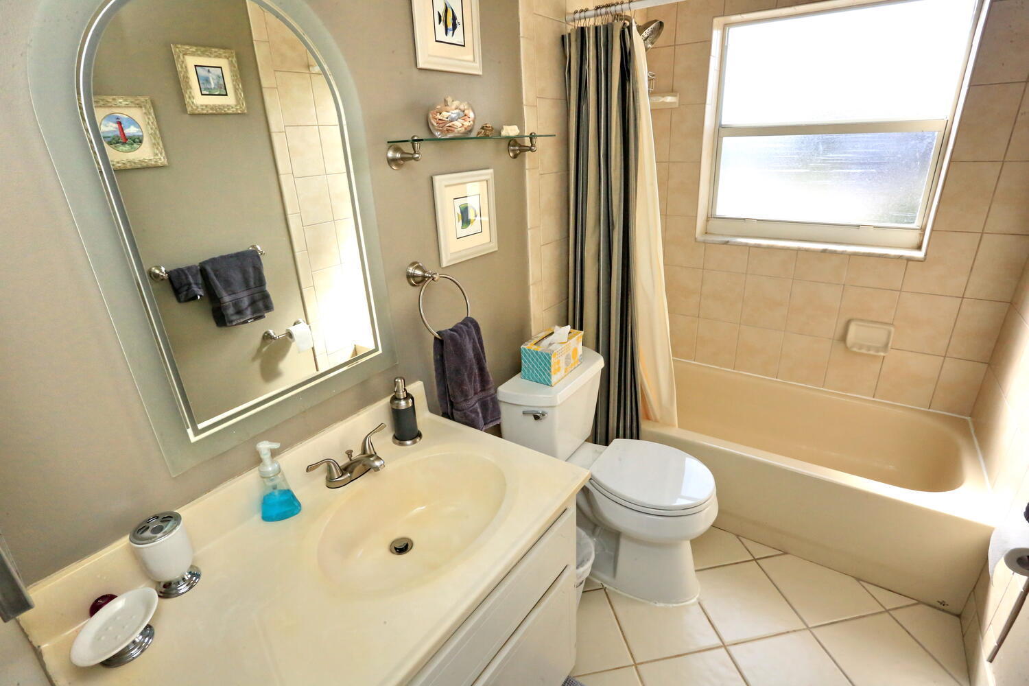 22618 Southwest 65th Terrace Boca Raton, FL 33428 - Photo 15 of 22 15 Guest Bathroom