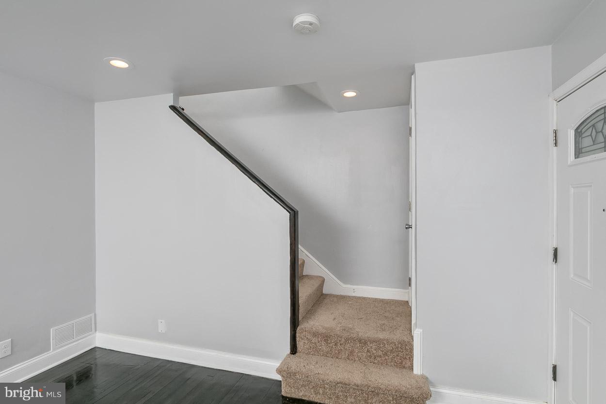 807 Benninghaus Road Baltimore, MD 21212 - Photo 3 of 30 Living Room