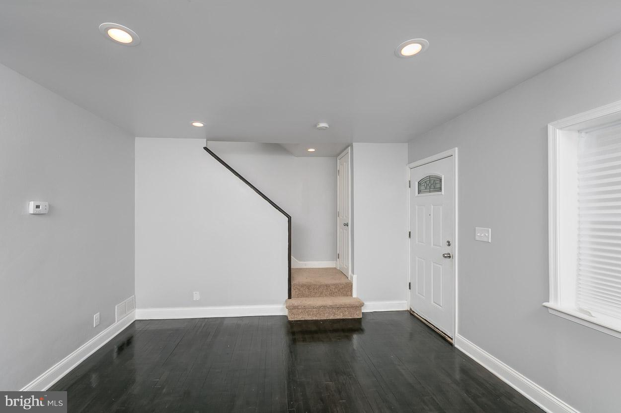 807 Benninghaus Road Baltimore, MD 21212 - Photo 4 of 30 Living Room