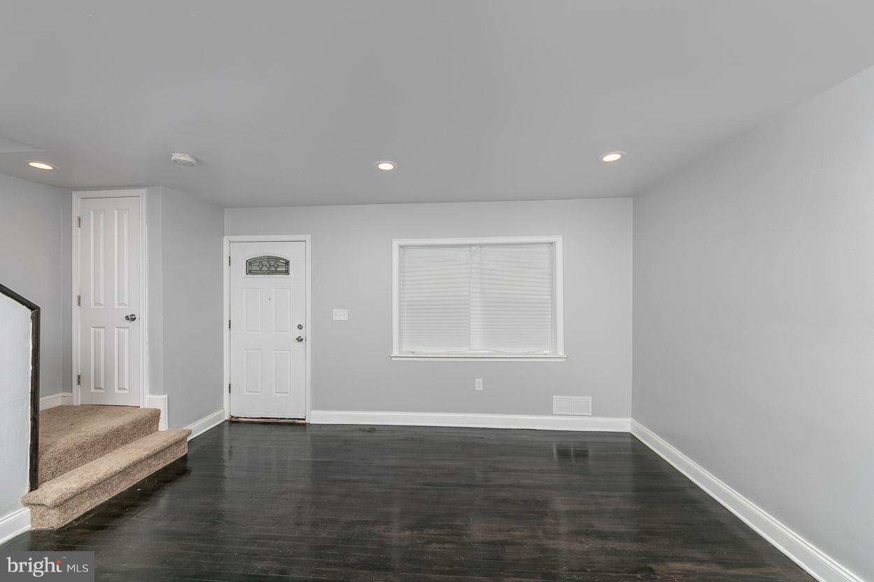 807 Benninghaus Road Baltimore, MD 21212 - Photo 6 of 30 Living Room