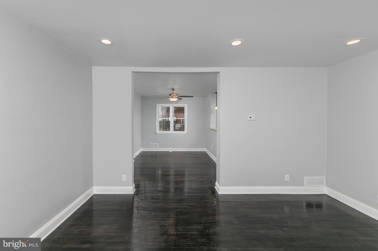 807 Benninghaus Road Baltimore, MD 21212 - Photo 7 of 30 Living Room