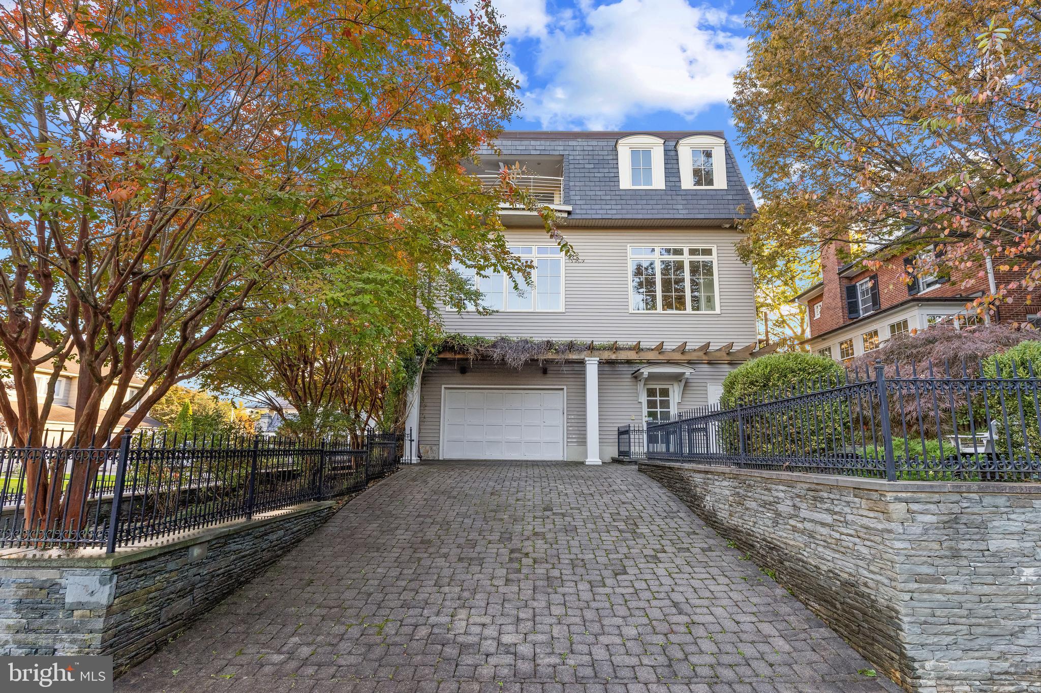 2 Southgate Avenue, Unit 10 Annapolis, MD 21401 - Photo 32 of 41 a front view of a house with a yard