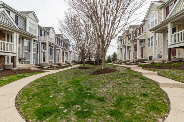 $2,700 | 522 Richard Brown Boulevard, Volo, IL 60073