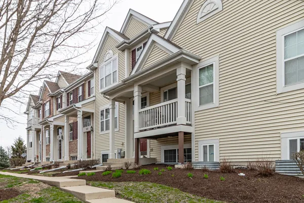 $2,700 | 522 Richard Brown Boulevard, Volo, IL 60073