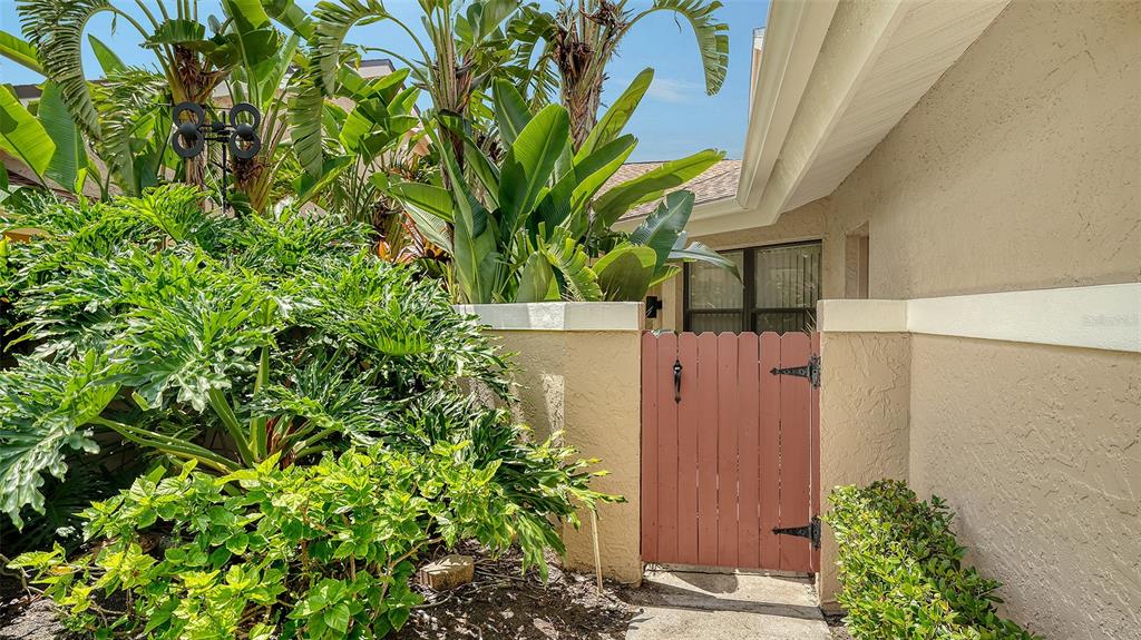 5720 Monte Rosso Road Sarasota, FL 34243 - Photo 4 of 47 Gallery Image 4