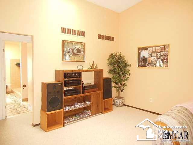 7156 Jackman Road Temperance, MI 48182 - Photo 10 of 24 21285090-9.JPG