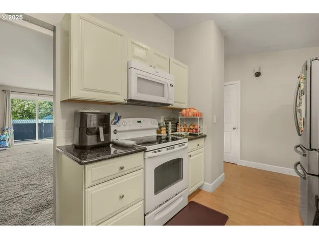 $249,000 | 10090 Southwest Beaverton Hillsdale Highway, Unit 13, Beaverton, OR 97005