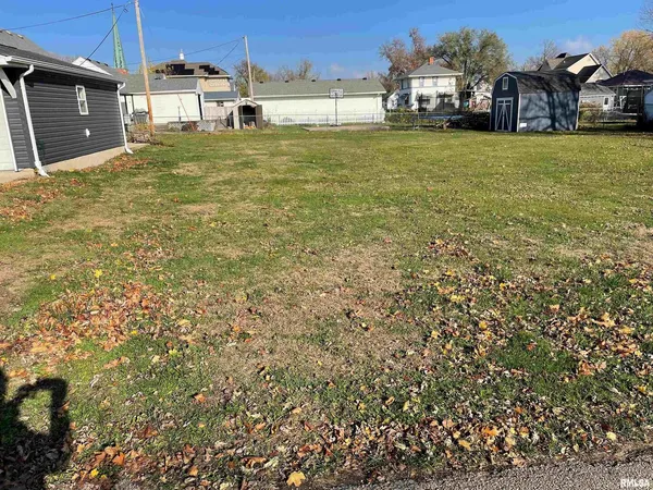 a view of a yard with table and chairs