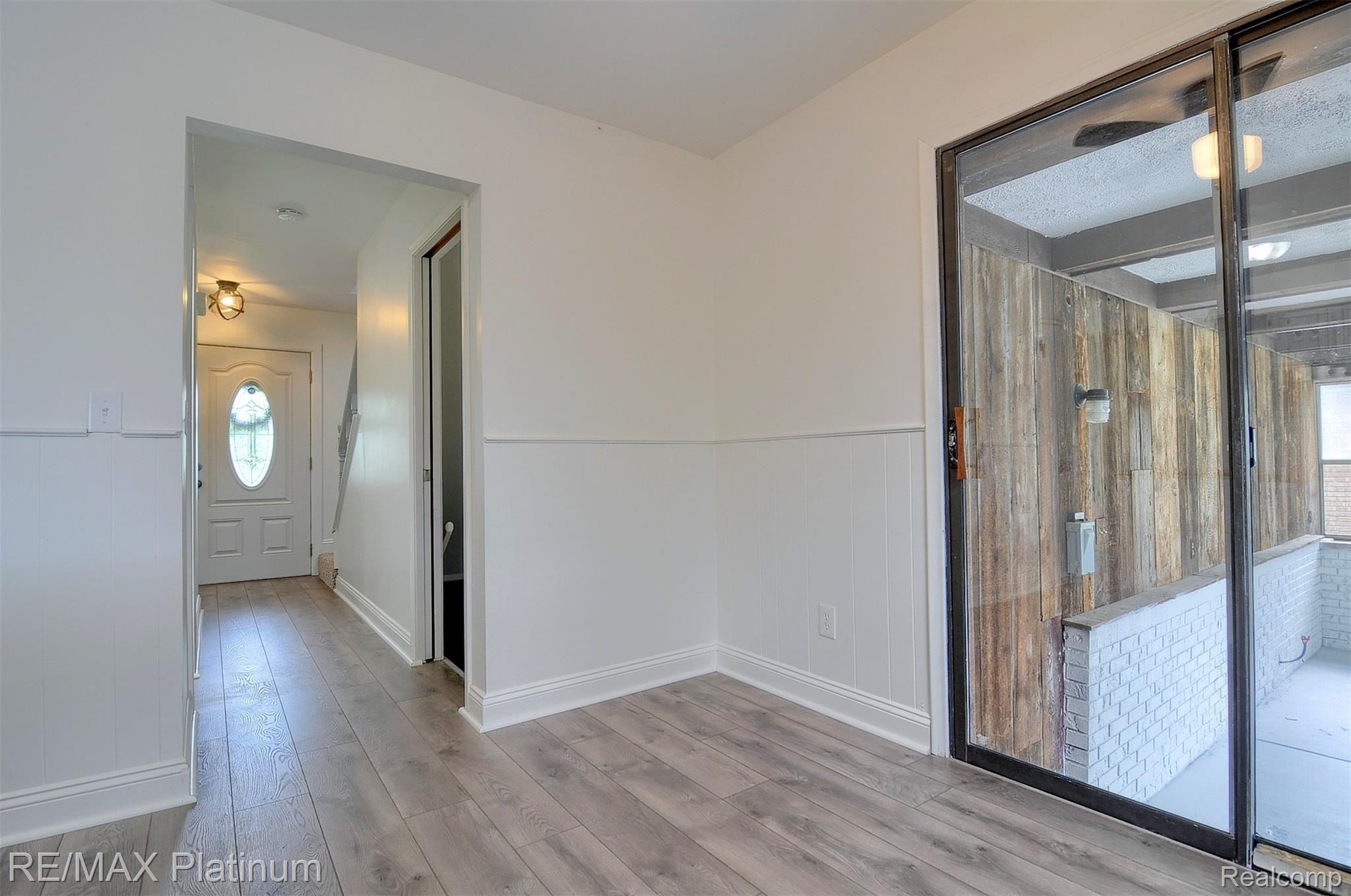 2421 Crane Road Fenton, MI 48430 - Photo 14 of 32 14-Breakfast Nook 2nd View.jpg