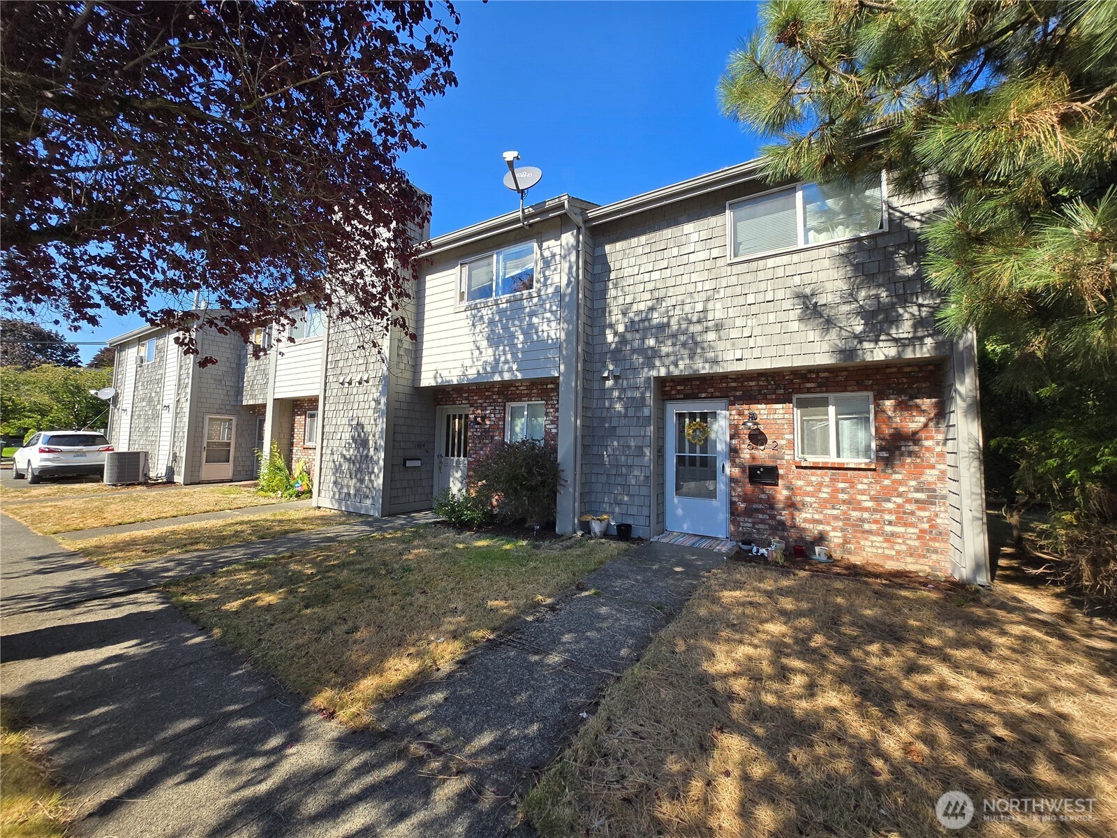 1602 Delaware Street Longview, WA 98632 - Photo 2 of 40 a view of a house with a yard