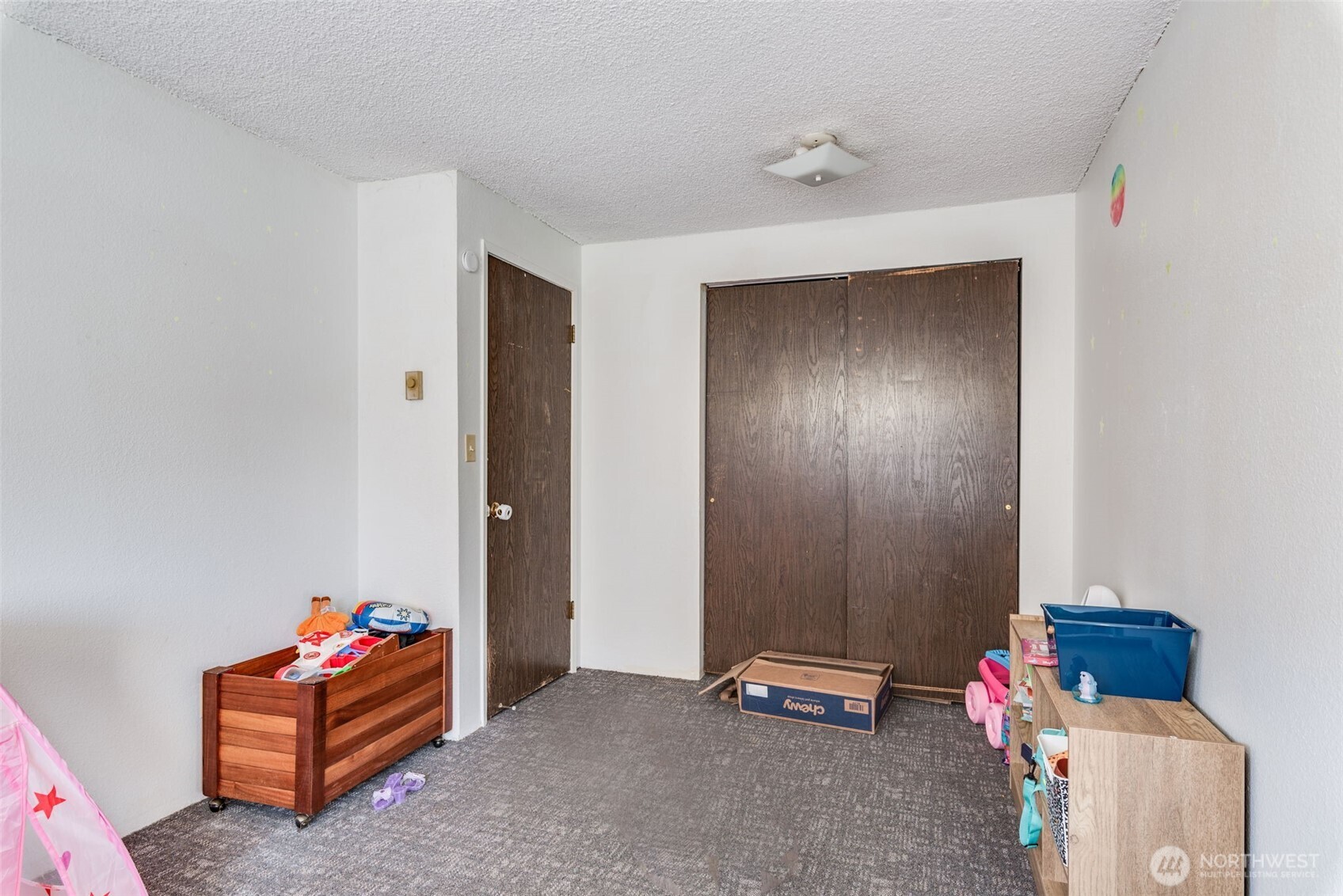 1602 Delaware Street Longview, WA 98632 - Photo 21 of 40 an empty room with toys
